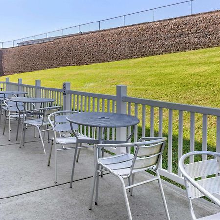 Comfort Suites Lancaster Amish Country Smoketown  Экстерьер фото