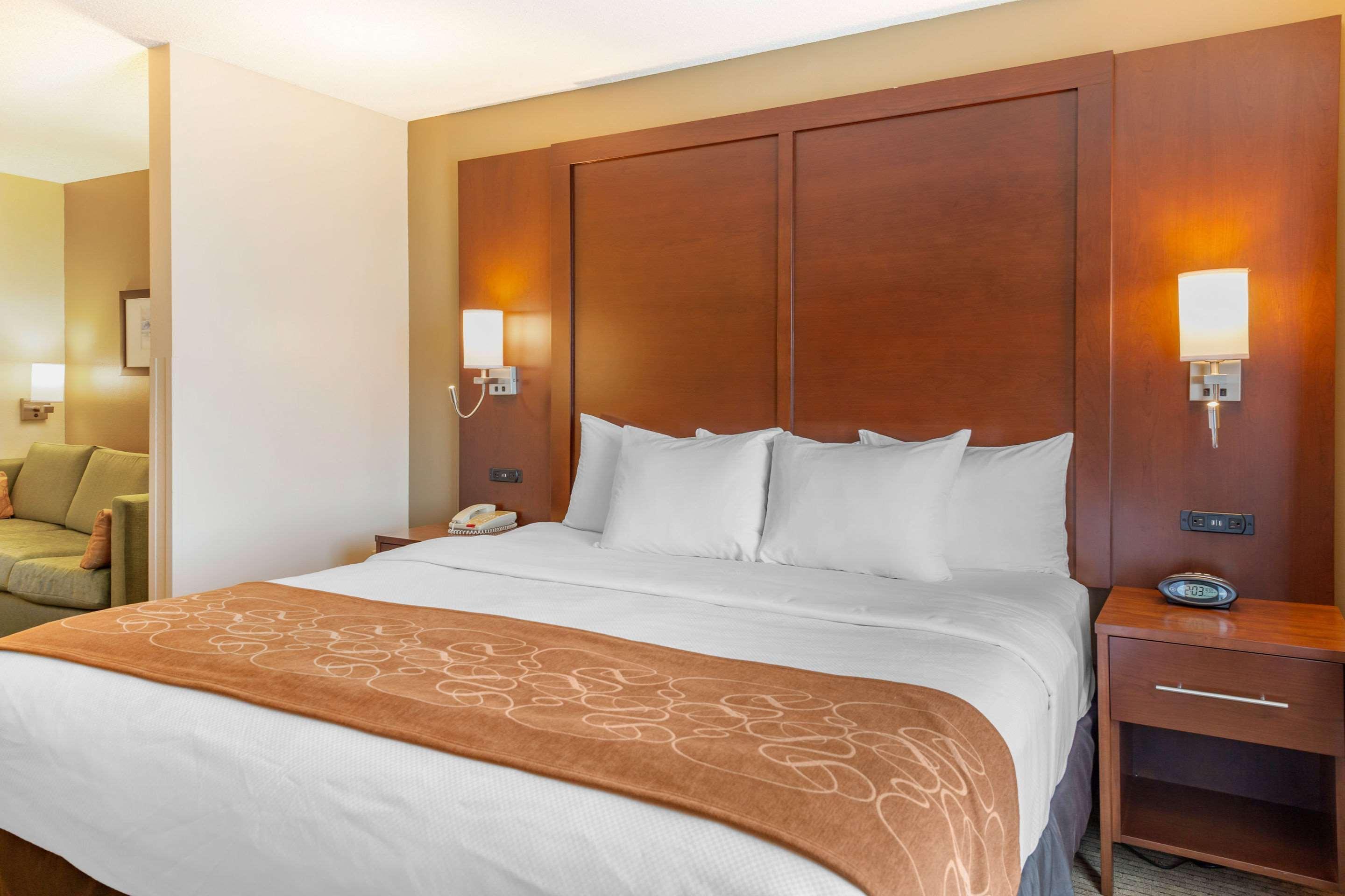 Comfort Suites Lancaster Amish Country Smoketown  Экстерьер фото
