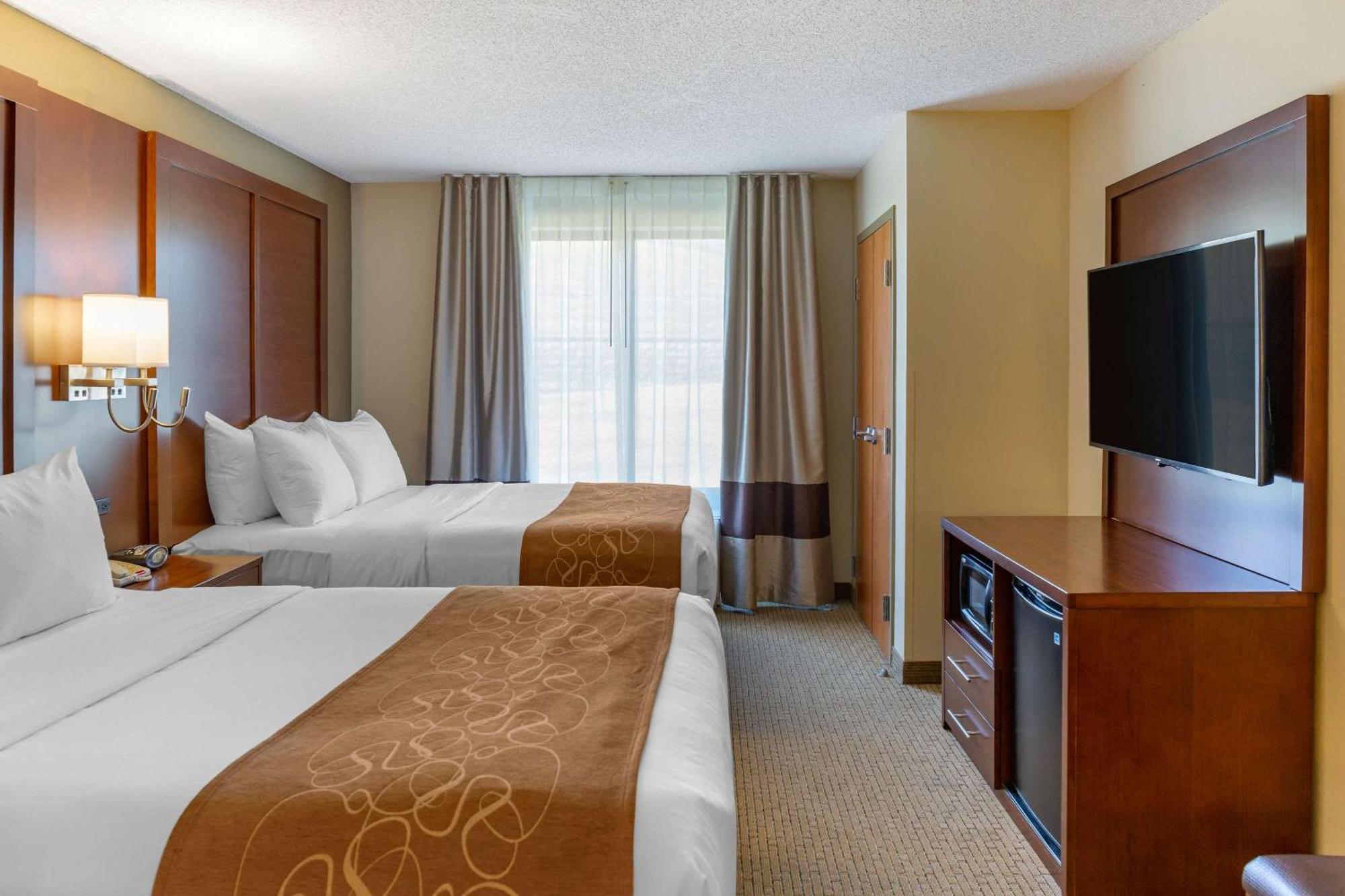 Comfort Suites Lancaster Amish Country Smoketown  Экстерьер фото