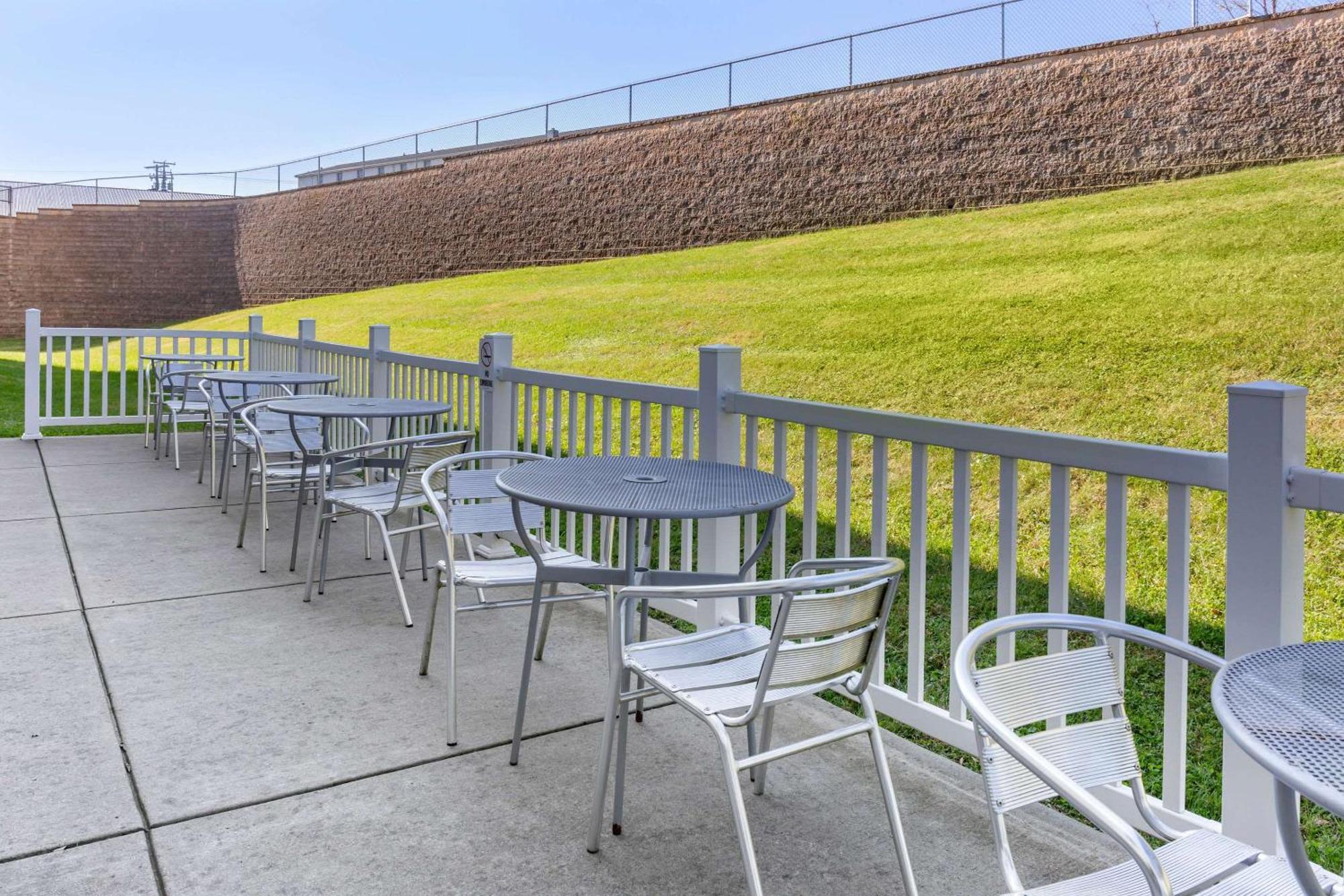 Comfort Suites Lancaster Amish Country Smoketown  Экстерьер фото