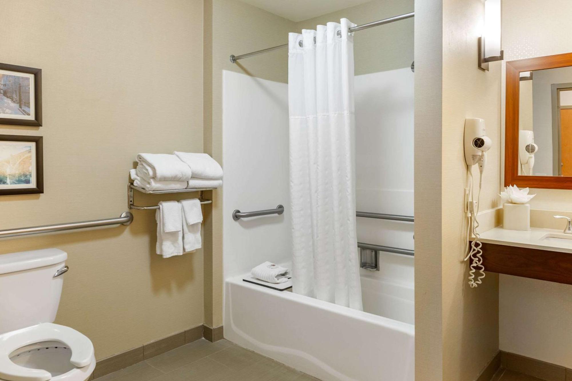Comfort Suites Lancaster Amish Country Smoketown  Экстерьер фото