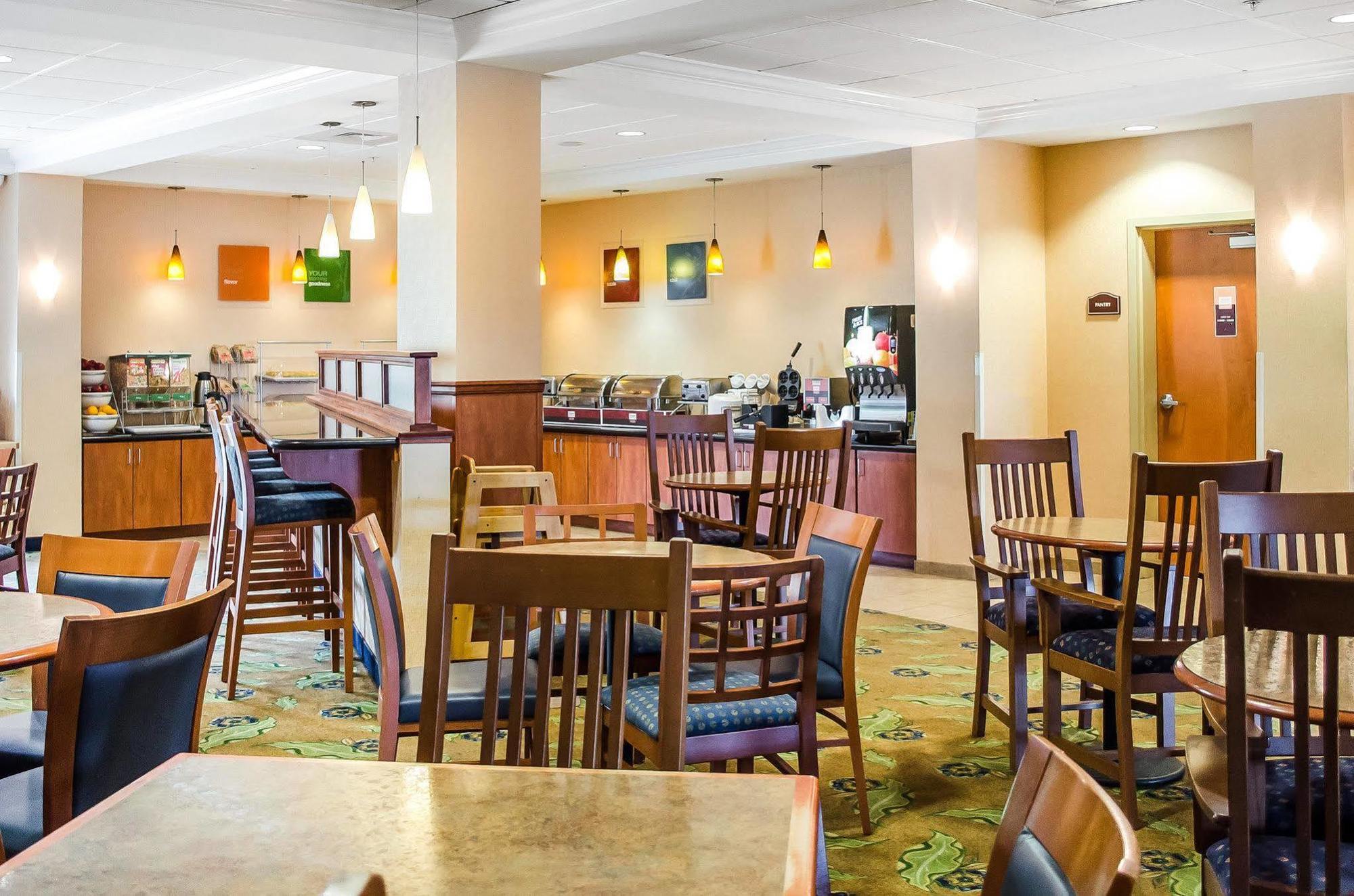 Comfort Suites Lancaster Amish Country Smoketown  Экстерьер фото