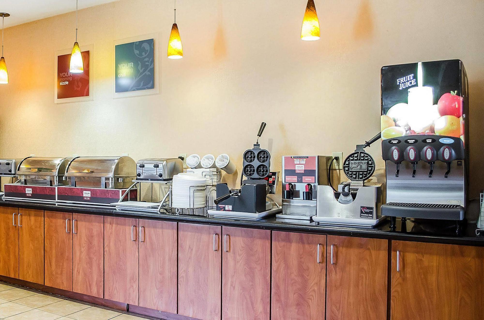 Comfort Suites Lancaster Amish Country Smoketown  Экстерьер фото