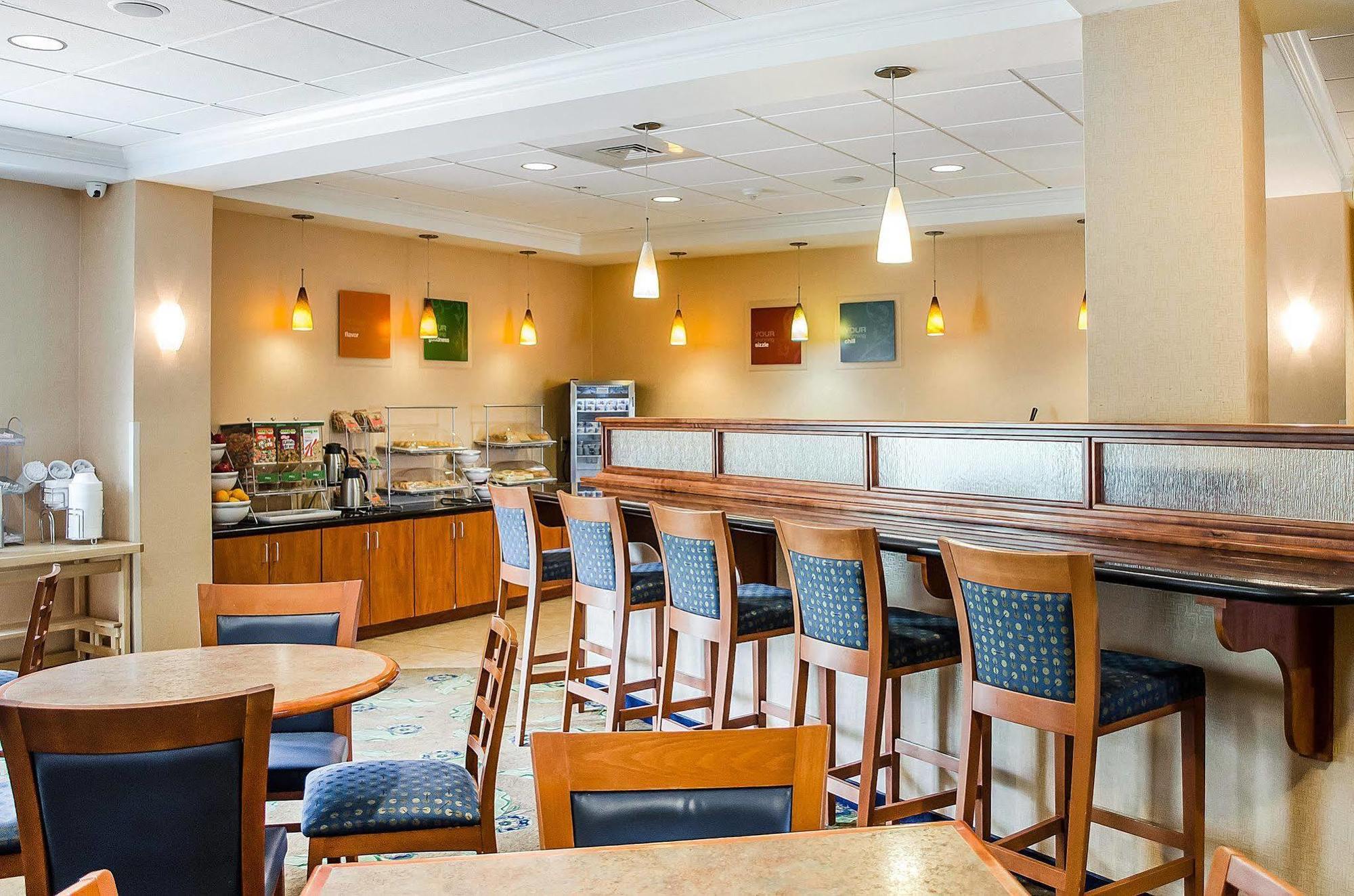Comfort Suites Lancaster Amish Country Smoketown  Экстерьер фото