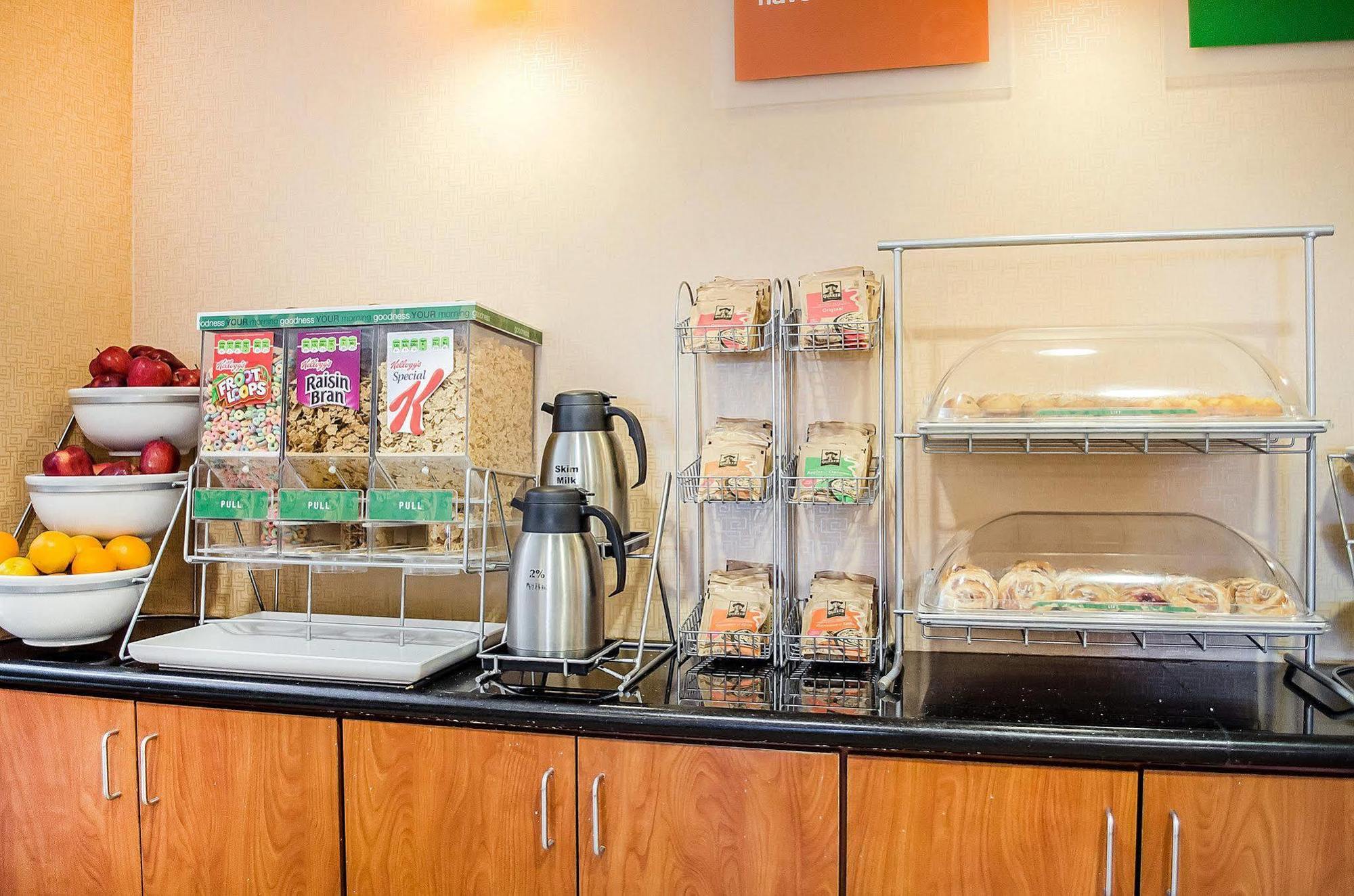 Comfort Suites Lancaster Amish Country Smoketown  Экстерьер фото