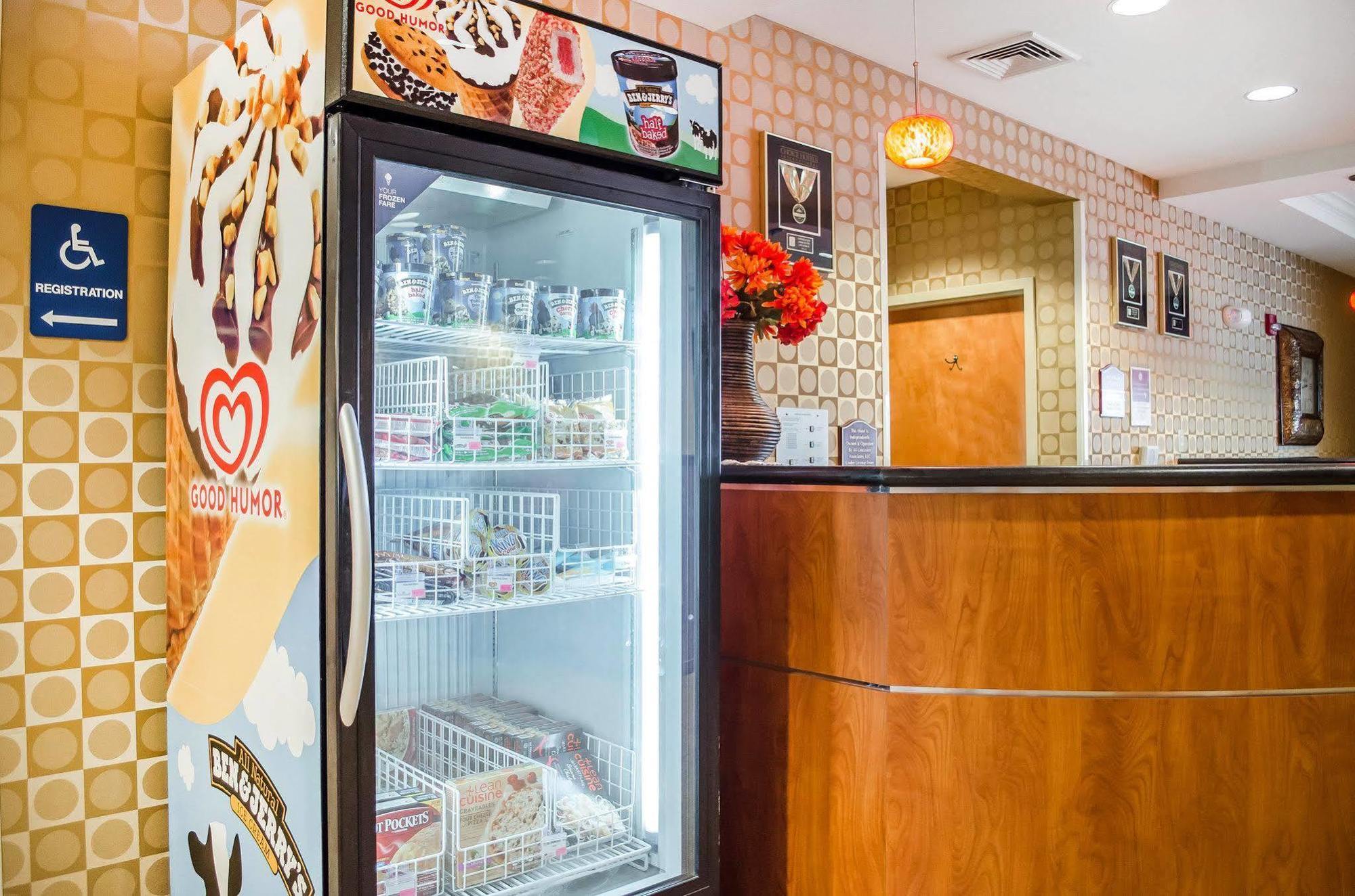 Comfort Suites Lancaster Amish Country Smoketown  Экстерьер фото